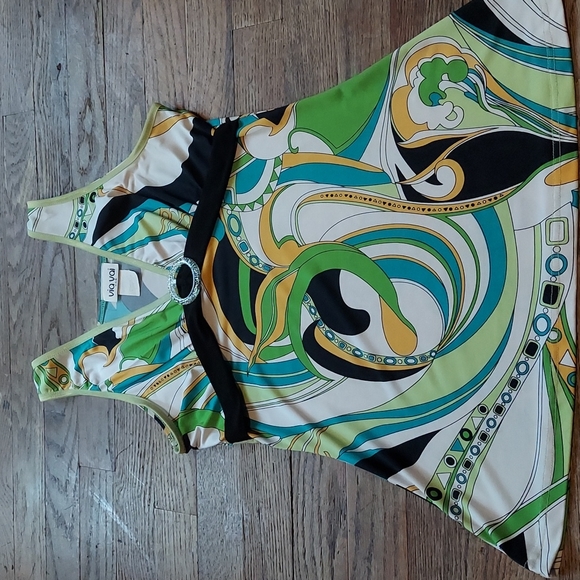 via vai Tops - Tops 6 for $10